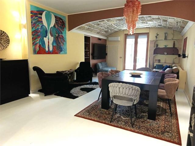 Appartamento in affitto di 220 m² in Via Rocco Scotellaro