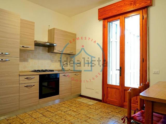 Appartamento in affitto di 222 m² in Via Roma