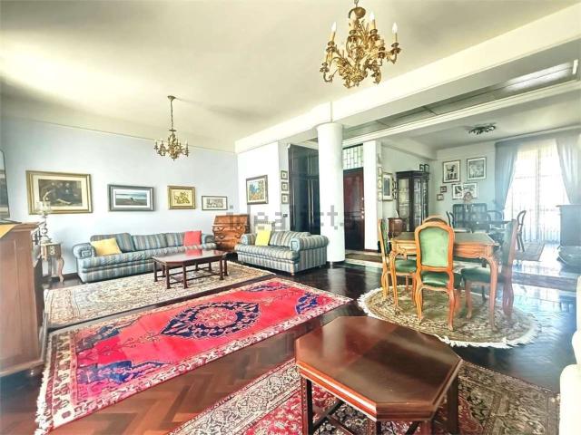 Appartamento in affitto di 225 m² in Via Giacomo Leopardi, 45