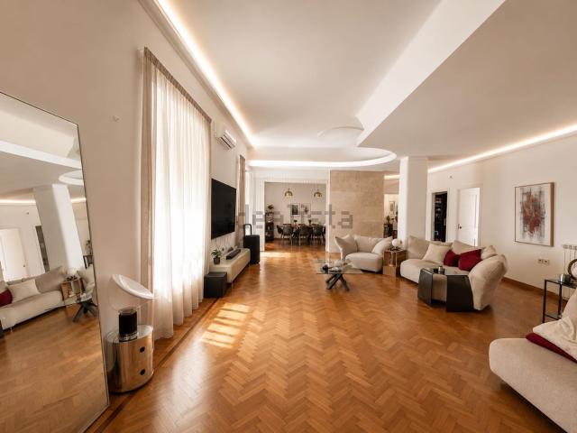Appartamento in affitto di 230 m² in Via Giosuè Carducci