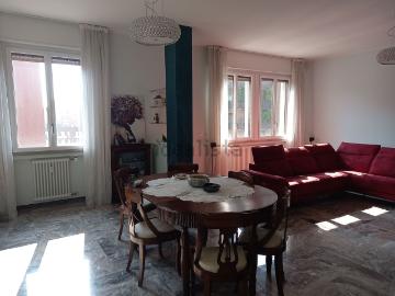 Appartamento in affitto di 230 m² in Via Fermi