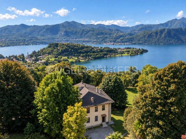 Appartamento in affitto di 230 m² in Via Martelli, 4