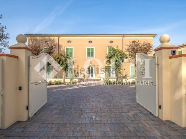 Appartamento in affitto di 230 m² in Via Tosco Romagnola, 798