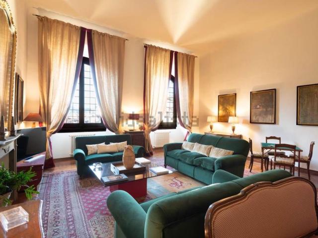 Appartamento in affitto di 230 m² in Borgo degli Albizi