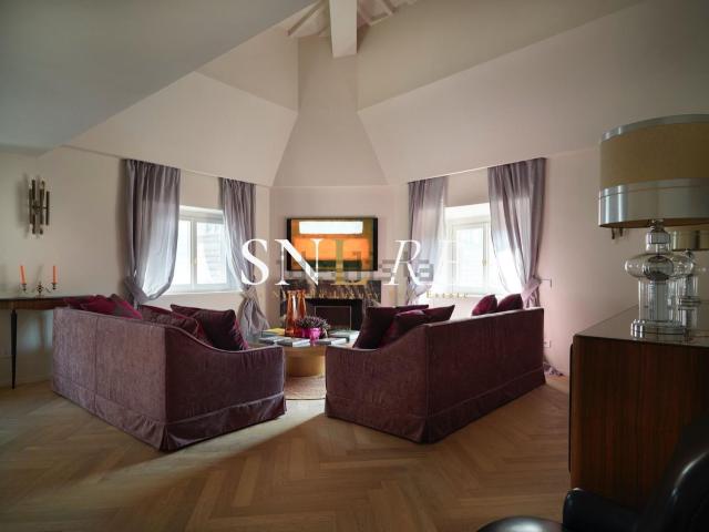 Appartamento in affitto di 232 m² in Via della Spada