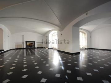Appartamento in affitto di 236 m² in Via Montallegro