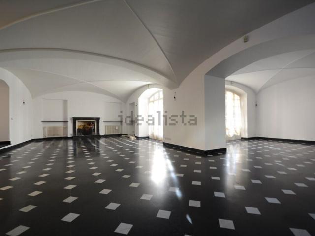 Appartamento in affitto di 236 m² in Via Montallegro