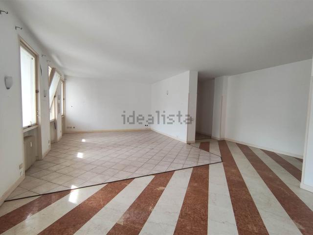 Appartamento in affitto di 240 m²
