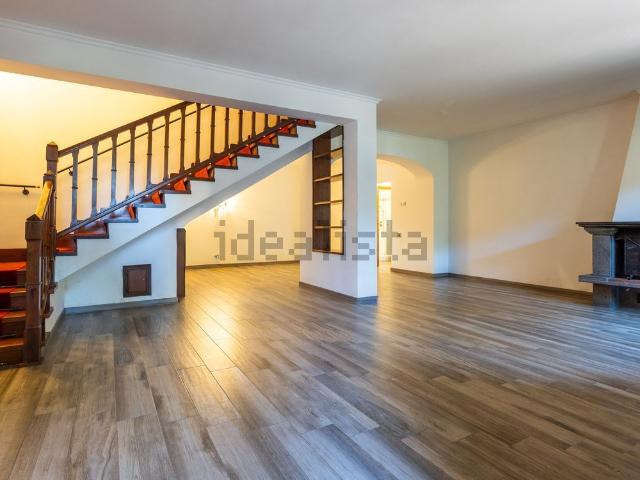 Appartamento in affitto di 240 m² in Via Catullo