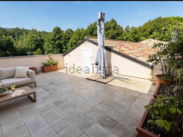 Appartamento in affitto di 240 m² in Via Duca D&apos Aosta