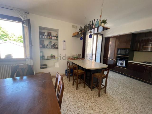 Appartamento in affitto di 240 m² in Via Duca D&apos Aosta