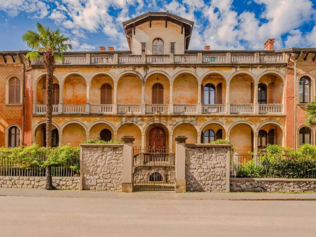 Appartamento in affitto di 240 m² in Via Litta Arciprete