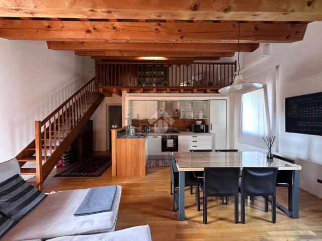 Appartamento in affitto di 240 m² in Via Malcanton
