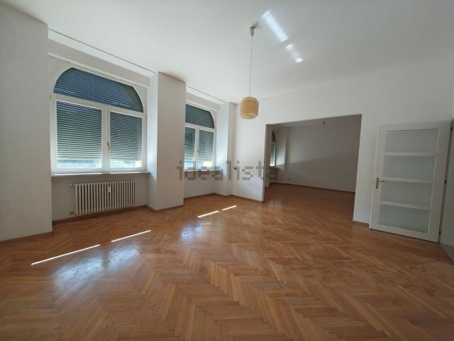 Appartamento in affitto di 240 m² in Piazza della Vittoria
