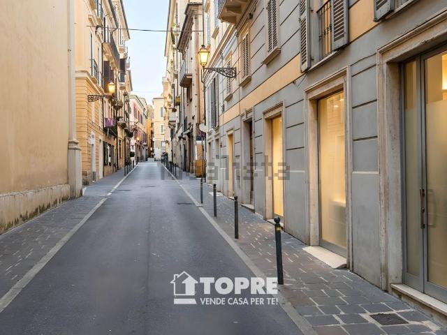 Appartamento in affitto di 245 m² in Via Arniense, 18