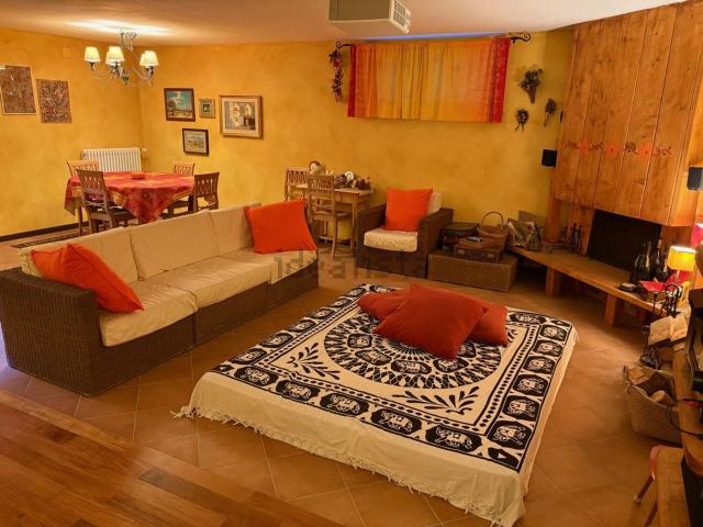 Appartamento in affitto di 245 m² in Via di Romagna, 130