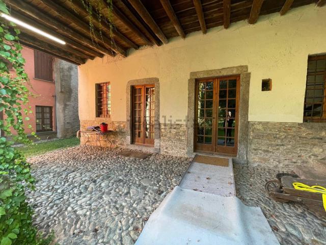 Appartamento in affitto di 249 m² in Via Mozzana, 6