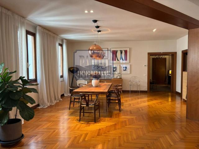 Appartamento in affitto di 250 m²