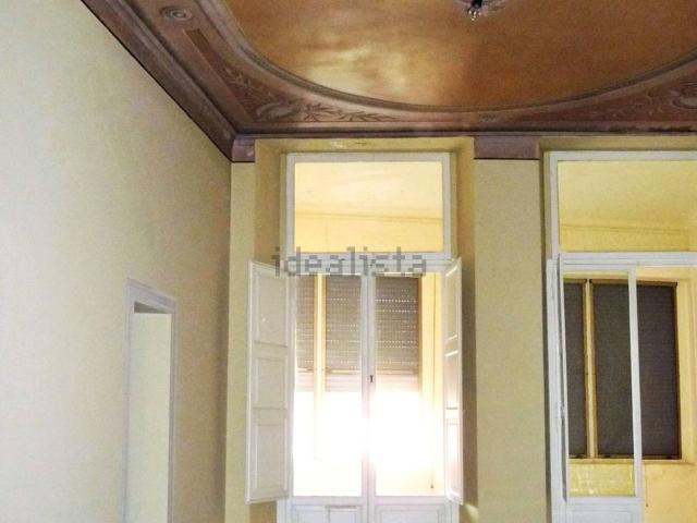 Appartamento in affitto di 250 m² in Via Cesare Battisti