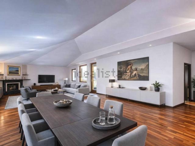 Appartamento in affitto di 250 m² in Via Francesco Nullo