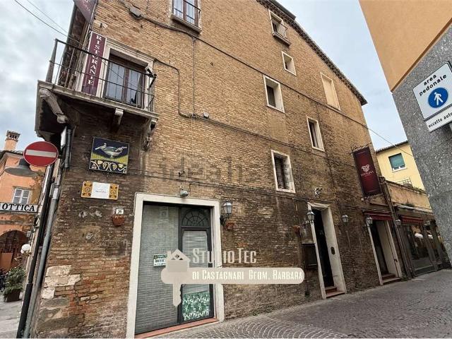 Appartamento in affitto di 250 m² in Via Mentana