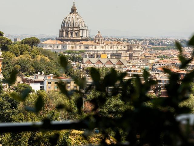 Appartamento in affitto di 250 m² in Via Niccolo Piccolomini