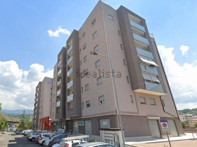 Appartamento in affitto di 250 m² in Via Popilia, 104