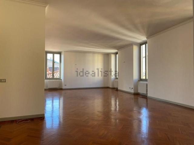 Appartamento in affitto di 264 m² in Via XX Settembre, 115