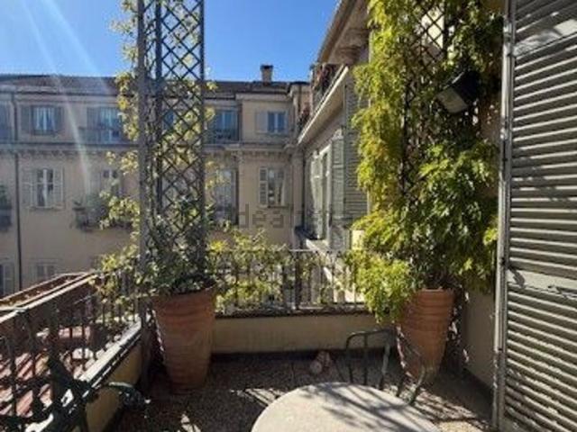 Appartamento in affitto di 258 m² in Via Carlo Alberto, 59