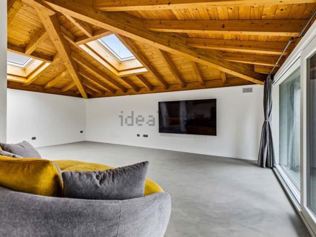 Appartamento in affitto di 259 m² in Via G. Brambilla, 50