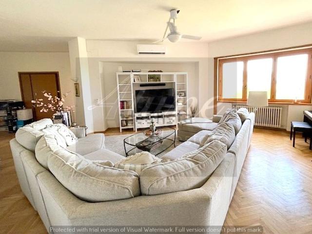 Appartamento in affitto di 259 m² in Piazza Stefano Jacini, 5