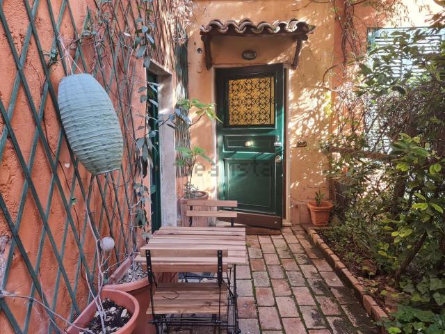 Appartamento in affitto di 25 m² in Via Degli Orti d&apos Alibert, 4