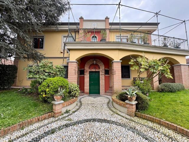 Appartamento in affitto di 260 m² in Via Dante Alighieri, 5