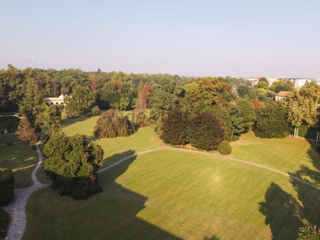 Appartamento in affitto di 260 m² in Via Francesco Frisi, 22