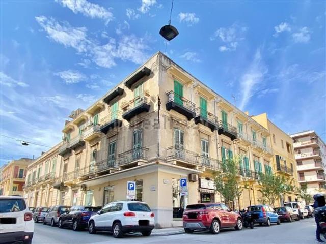 Appartamento in affitto di 277 m² in Via Nino Bixio