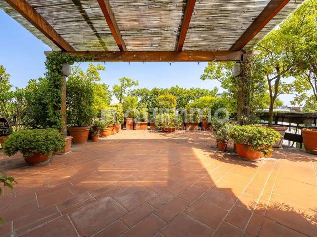Appartamento in affitto di 240 m² in Via Palatino, 11