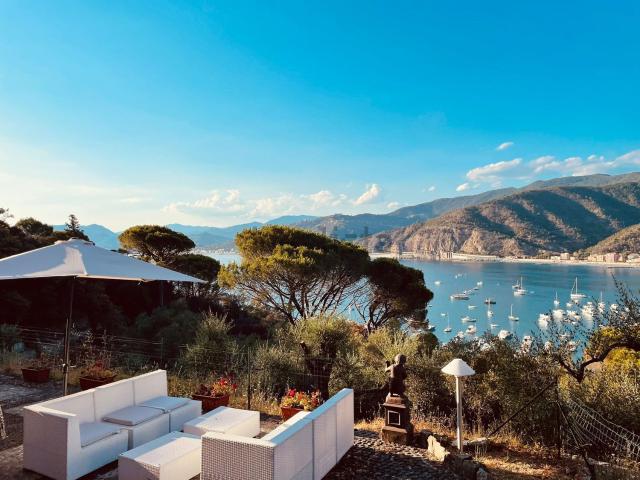 Appartamento in affitto di 260 m² in Via Penisola Levante, 26