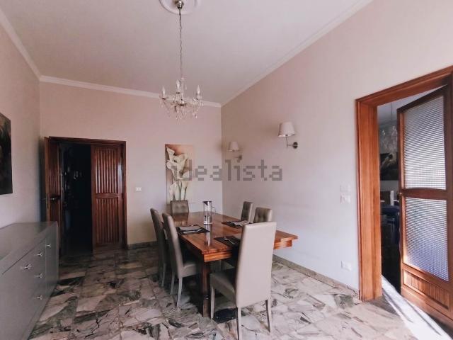 Appartamento in affitto di 260 m² in Via Trieste