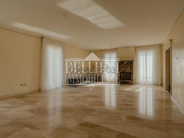 Appartamento in affitto di 260 m² in Corso Antonio Fogazzaro