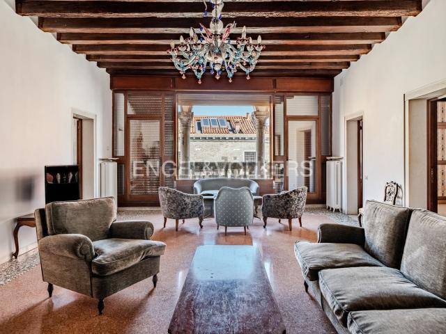 Appartamento in affitto di 260 m² in Fondamenta Madona de l&apos Orto