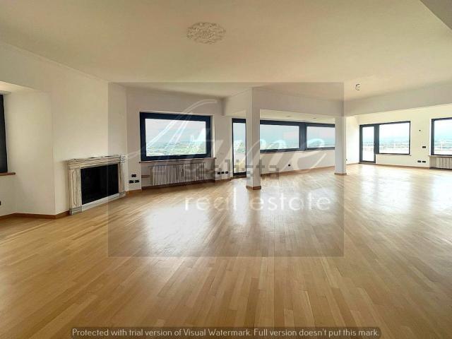 Appartamento in affitto di 260 m² in Piazza Stefano Jacini, 5