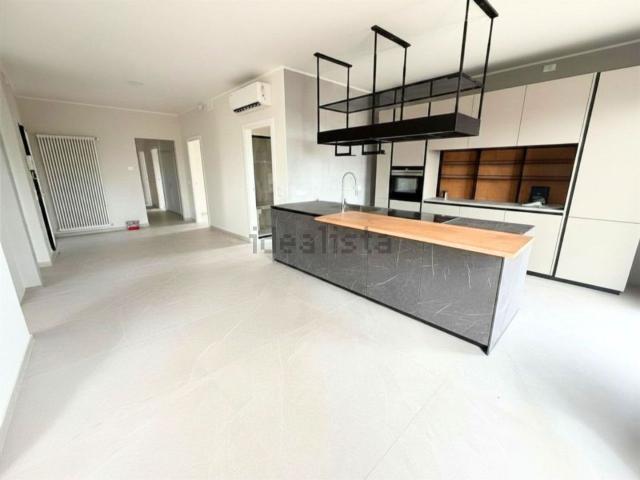 Appartamento in affitto di 260 m² in Piazzale Giuseppe Giusti