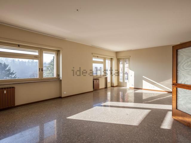 Appartamento in affitto di 265 m² in Strada Castiglione Alto, 19