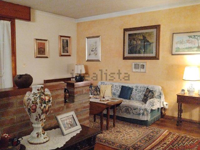 Appartamento in affitto di 266 m² in Via Persicetana, 6