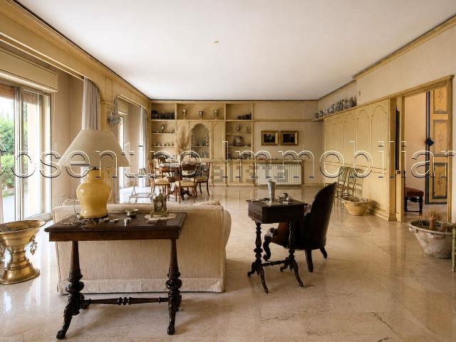 Appartamento in affitto di 274 m² in Via dei Nebrodi, 55