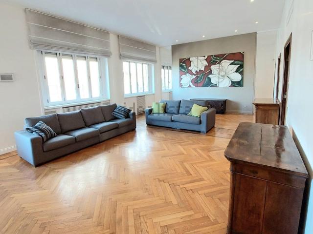 Appartamento in affitto di 276 m² in Via Polonia