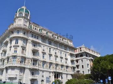 Appartamento in affitto di 277 m² in Via Corsica, 21