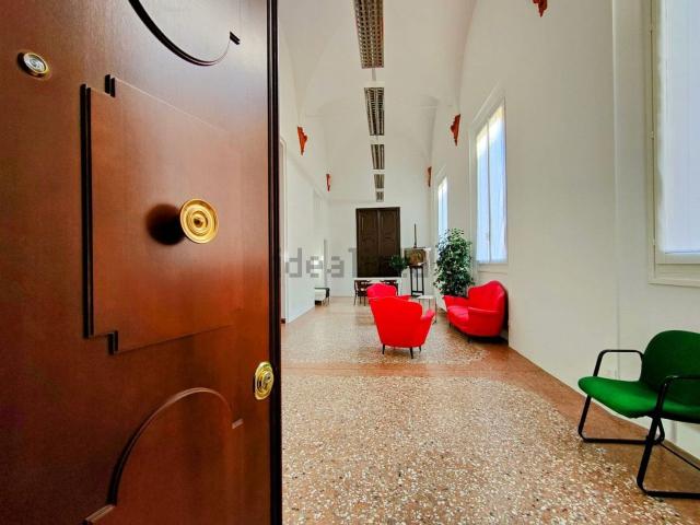 Appartamento in affitto di 278 m² in Via Clavature