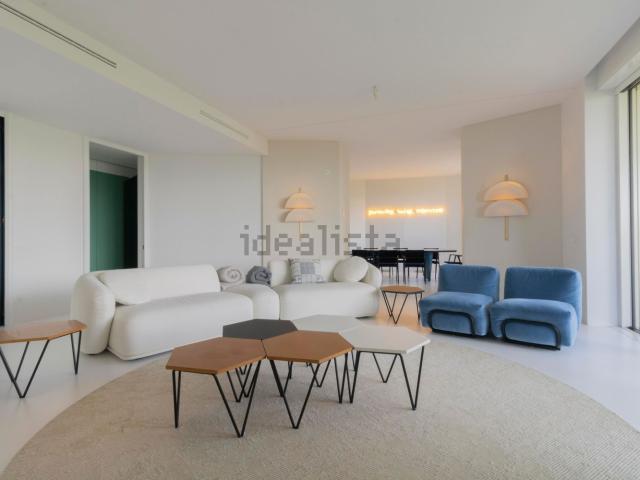 Appartamento in affitto di 280 m² in Via Ambrogio Spinola, 2