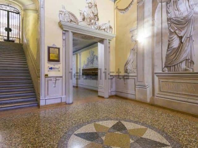 Appartamento in affitto di 280 m² in Via Galliera, 18